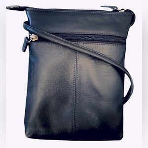 LI NY • Toronto 100% Leather X-body Bag Size: OS ILI NY GUC